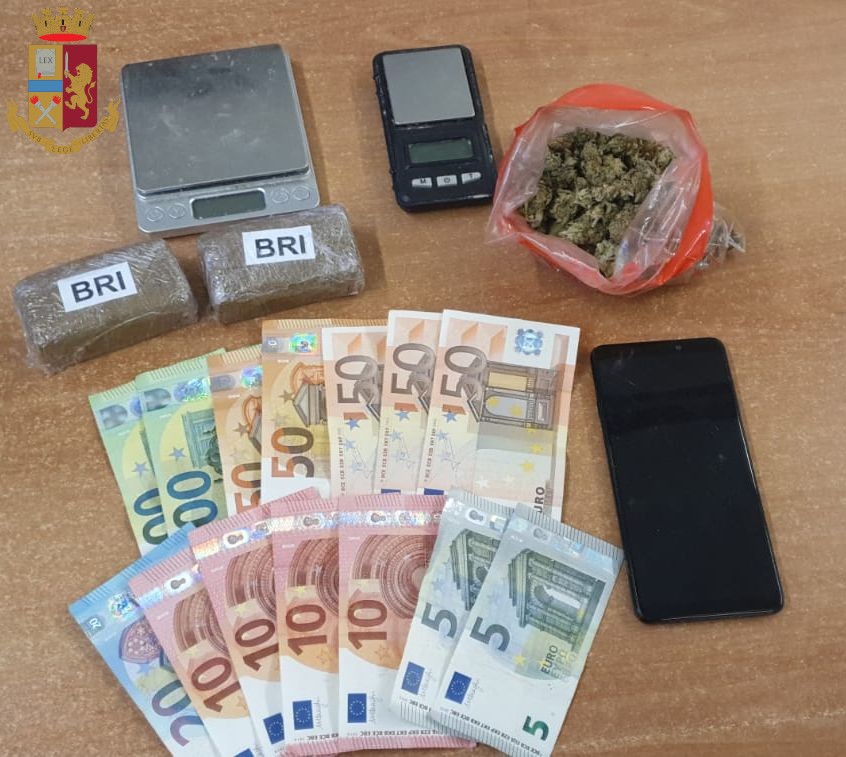 Arrestato Per Detenzione Di Droga E Spaccio, Minaccia Gli Agenti Di ...