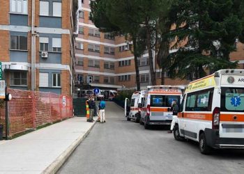 “A Pasqua state a casa”, appello di medici e infermieri allo stremo delle forze