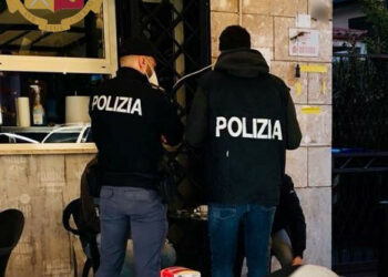 Casilino, controlli a tappeto della Polizia: chiusi 2 esercizi commerciali