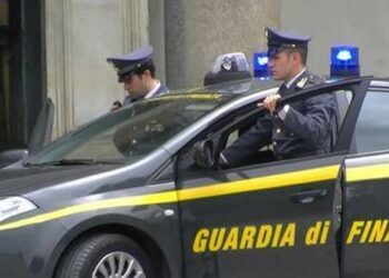 Corruzione per il rilascio di pratiche edilizie: in manette un dirigente pubblico, sospesi tre vigili urbani