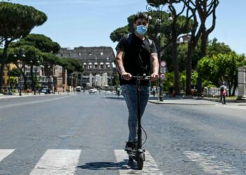 Monopattini, a Roma si cambia: ecco le nuove regole