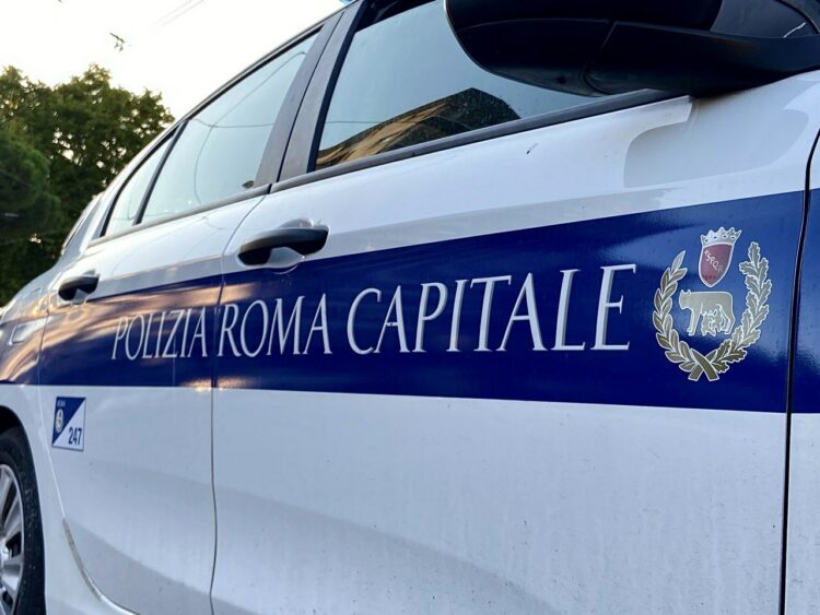 Tor Sapienza, aggredisce un uomo armato di cacciavite: arrestato dalla Polizia Locale