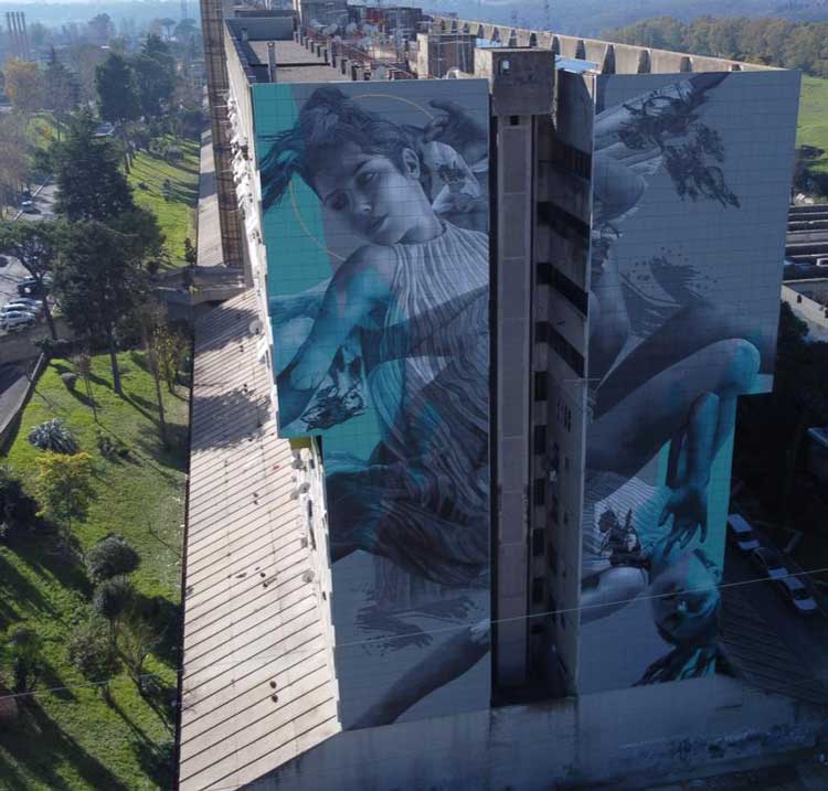 Imponente murale di 40 metri a Corviale