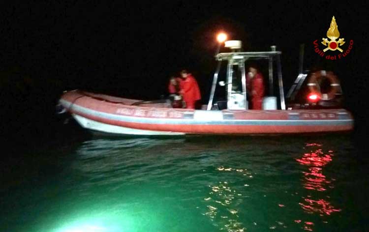 Ostia, 14enne salvata in mare alle 5 della mattina