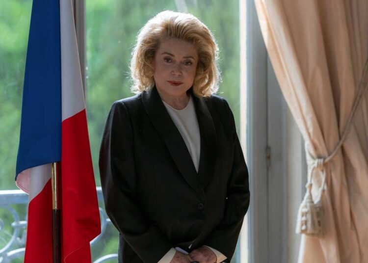 Catherine Deneuve in una scena del film La moglie del Presidente