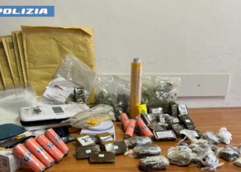 Varia droga sequestrata durante una operazione di Polizia a Roma