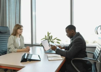 Lavorare nel 2024: il 75% degli HR dà priorità alle competenze