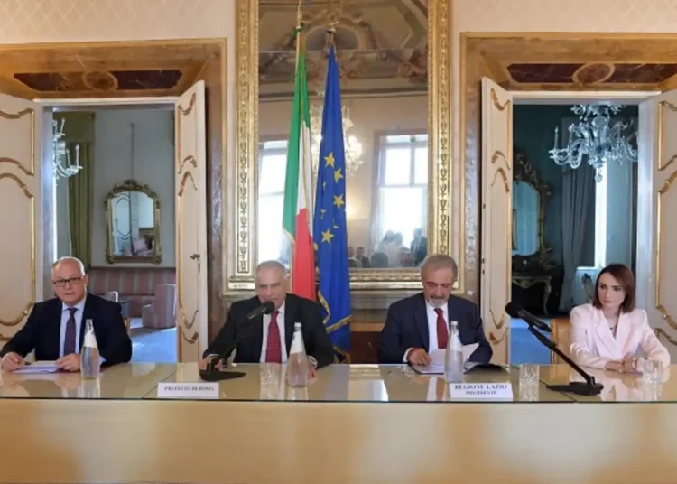 Firma del protocollo d'intesa con il NUE-112 per la sicurezza nelle scuole di Roma alla presenza del prefetto di Roma, Lamberto Giannini; il presidente della Regione Lazio, Francesco Rocca; il sindaco di Roma, Roberto Gualtieri; l’assessora ai Lavori pubblici di Roma Capitale, Ornella Segnalini; il direttore generale dell'Ufficio scolastico regionale-Lazio, Anna Paola Sabatini.