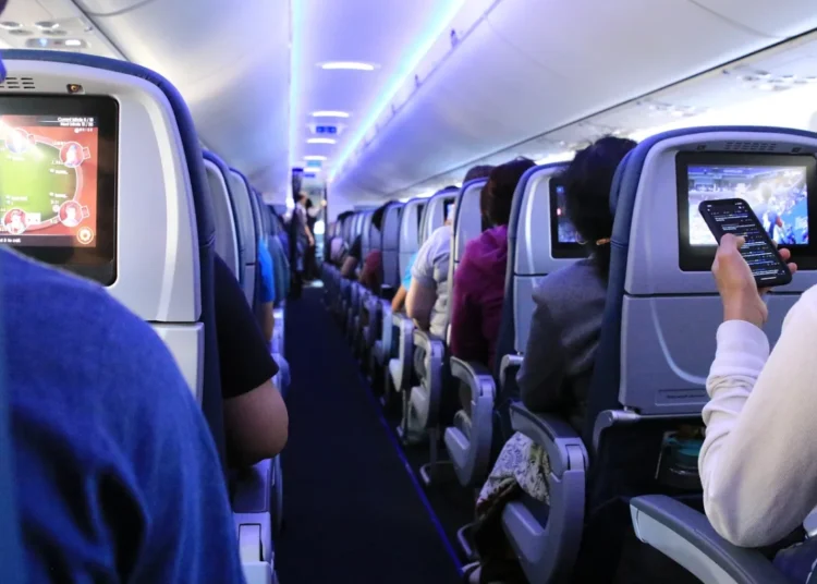 Interno di un aereo di linea