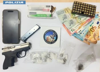 Roma, droga e armi trovate al 18enne pusher arrestato dalla Polizia al Tiburtino III