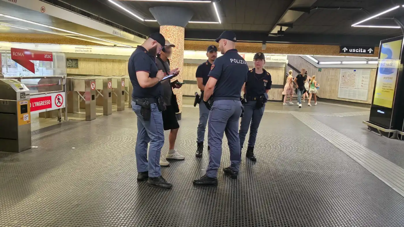 Roma Polizia di Stato presso la Metropolitana