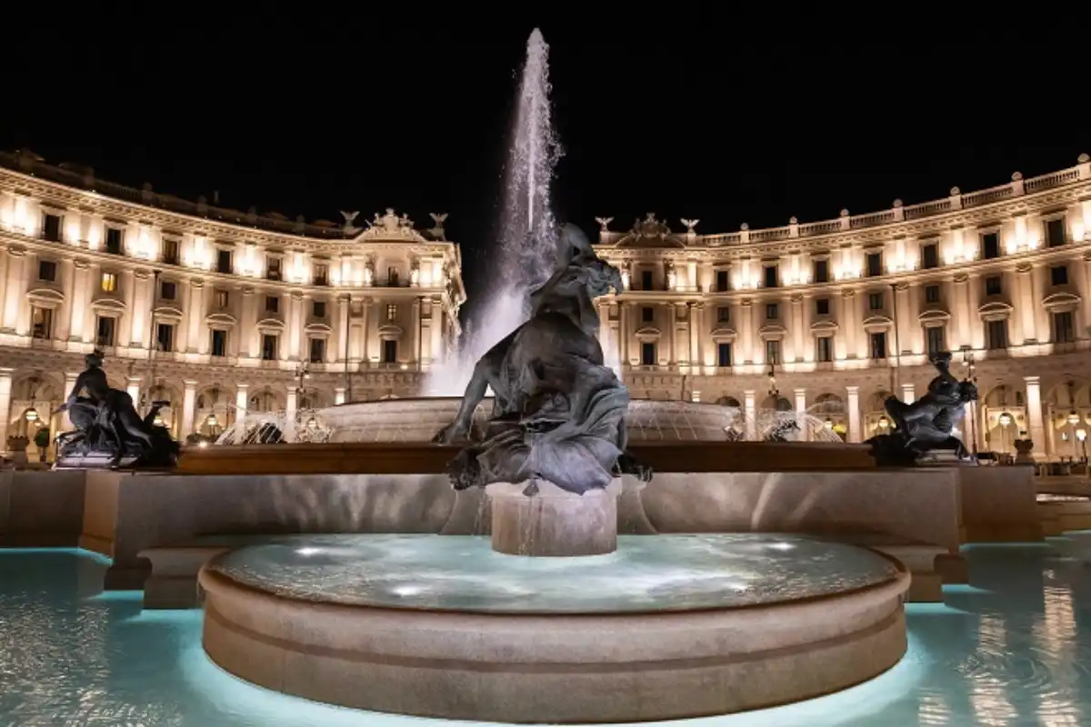 Piazza della Repubblica a Roma ritrova la bellezza della sua iconica fontana