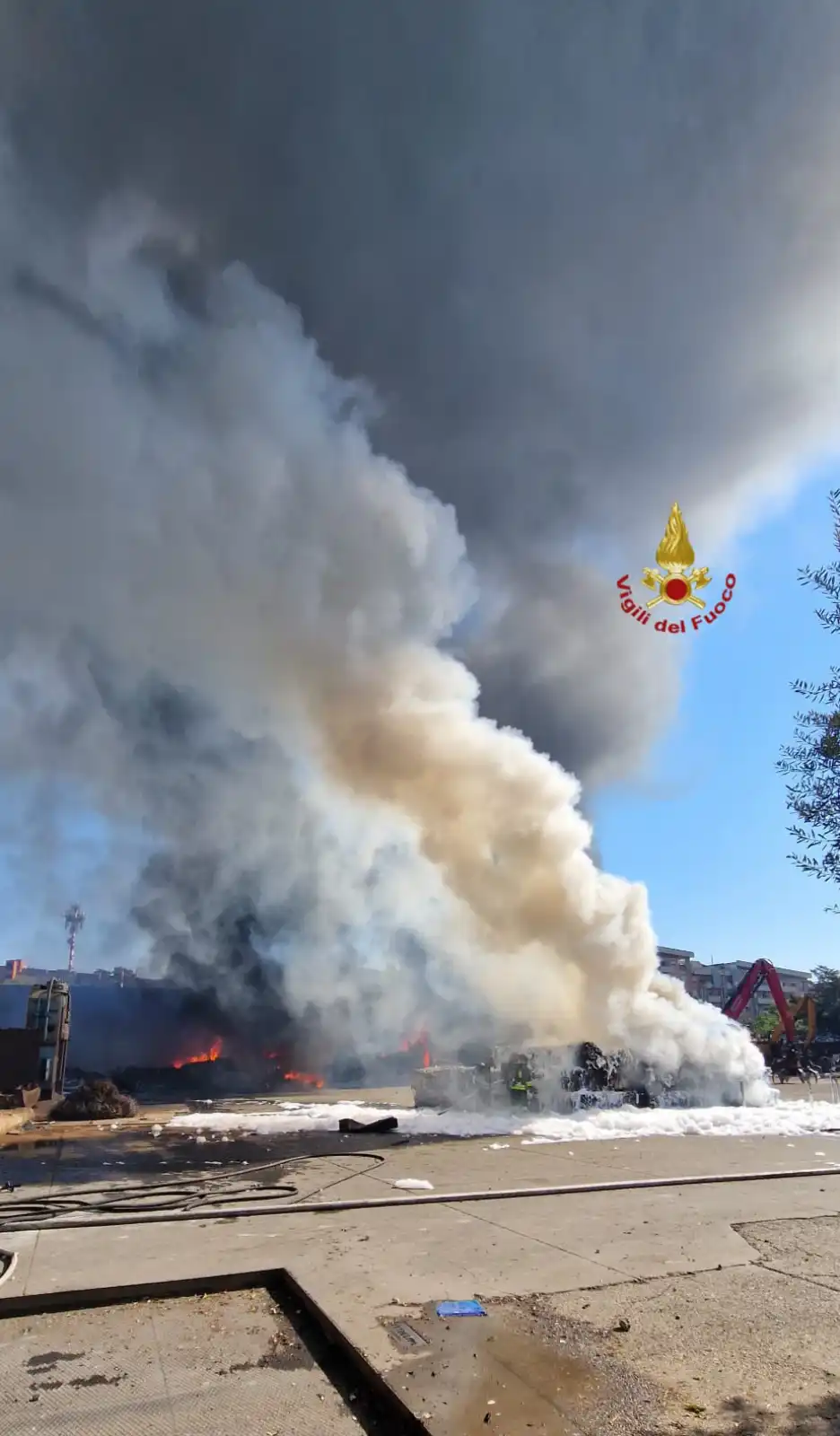Il denso fumo sviluppatosi nell'esplosione di Via dei Gordiani