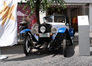 Auto Divisa veicoli storici Cola Rienzo Roma Carabinieri Polizia Fanfara 26 ottobre 2025