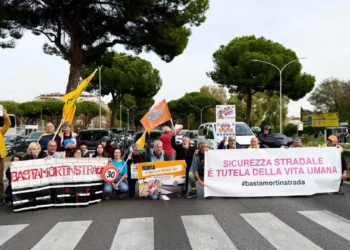 Presidio vittime strada via Cristoforo Colombo Roma Legambiente Giornata Mondiale novembre 2025