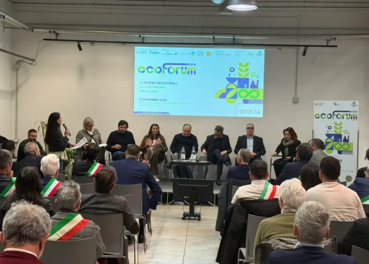 Roma raccolta differenziata 48 percento Ecoforum Legambiente Lazio 2025
