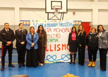 Alla scuola Trilussa di Pomezia un incontro su bullismo e cyberbullismo che unisce scuola, famiglie e istituzioni per prevenire e proteggere i più piccoli.