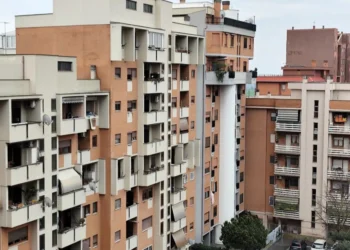 Roma guida ancora la classifica italiana per numero assoluto di furti in casa, ma il segnale che arriva dagli ultimi dati è chiaro: il trend è in diminuzione.