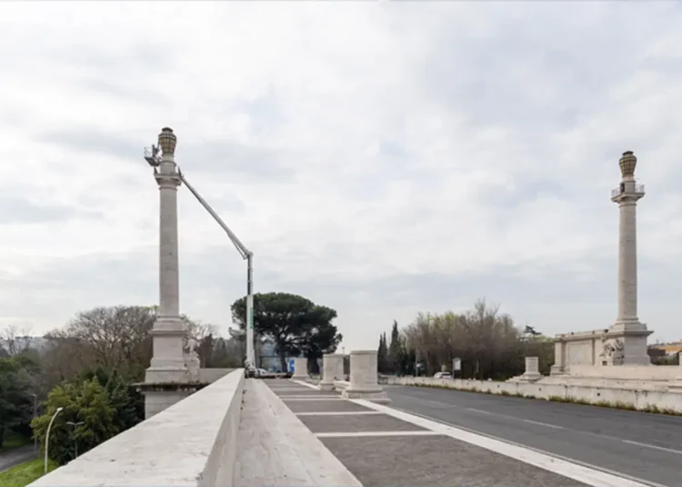 Nuova illuminazione Ponte Flaminio Roma lavori 98 luci restauro lanterne monumentali Areti