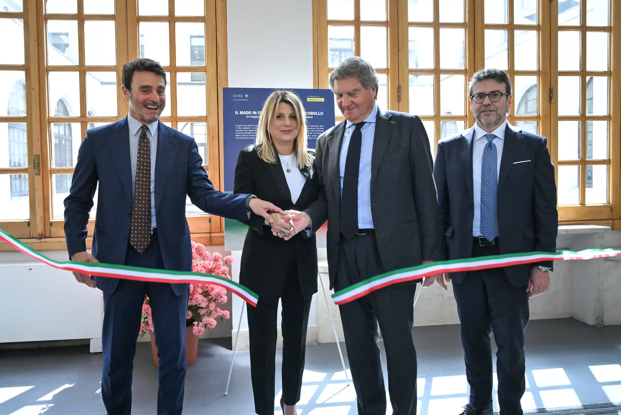 Taglio del nastro con Paolo Boccardelli (Rettore della LUISS Roma), Fausta Bergamotto (Sottosegretario al MISE), Giovanni Machetti (Resp. Nazionale Filatelia Poste Italiane)