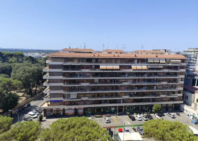 Roma lancia l'Agenzia Sociale per l'Abitare: sportelli aperti in cinque Municipi per aiutare chi non riesce a trovare casa nel mercato privato. Come funziona.