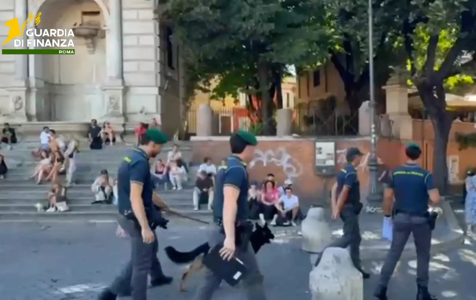 Movida e attività commerciali, controlli a tappeto con 70 finanzieri a Trastevere: denunce e 8.290 prodotti sequestrati